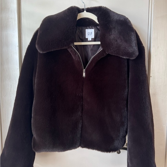 GAP Jackets & Blazers - GAP Women’s Crop Brown Faux Fur Jacket